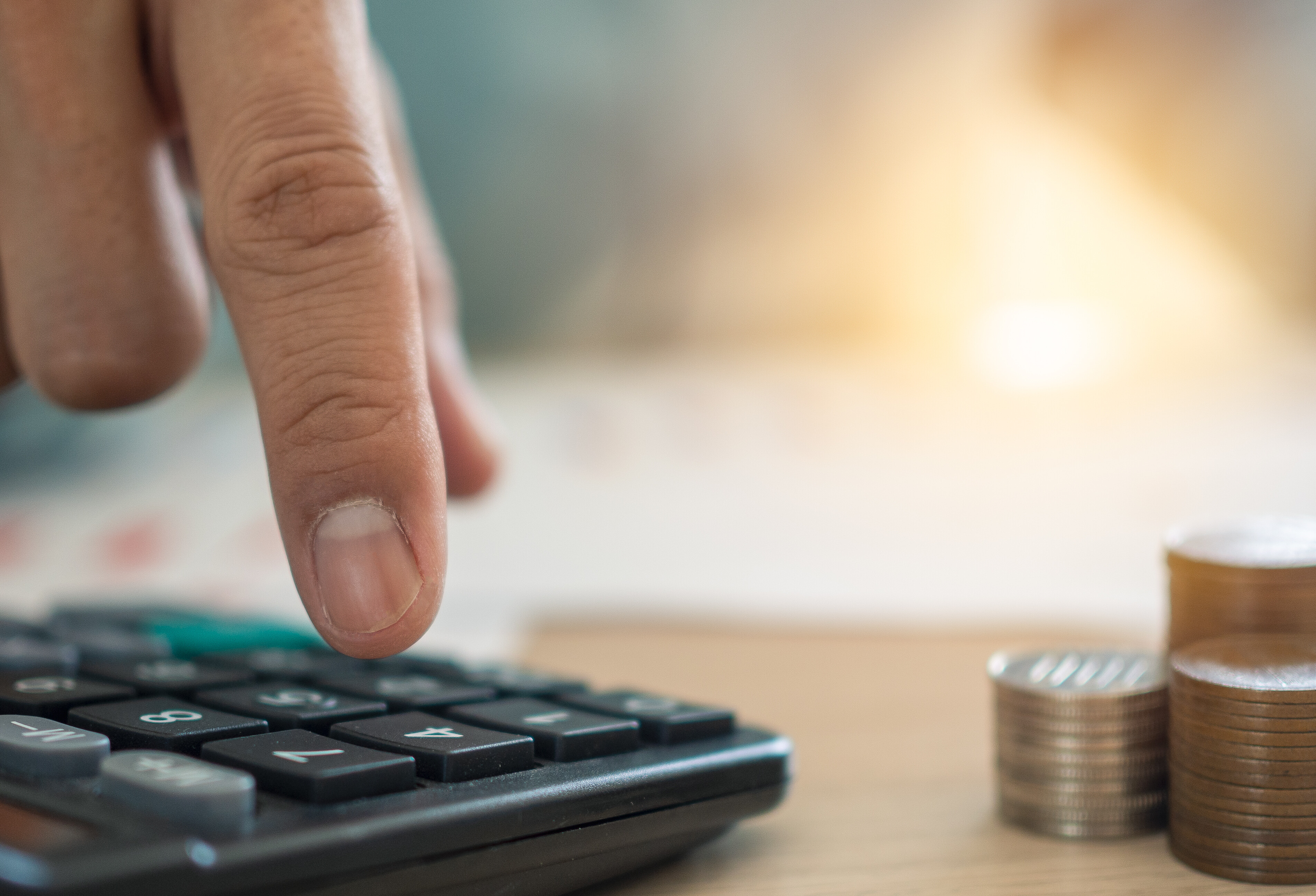 The,Man's,Finger,That,Presses,The,Calculator,To,Calculate,And