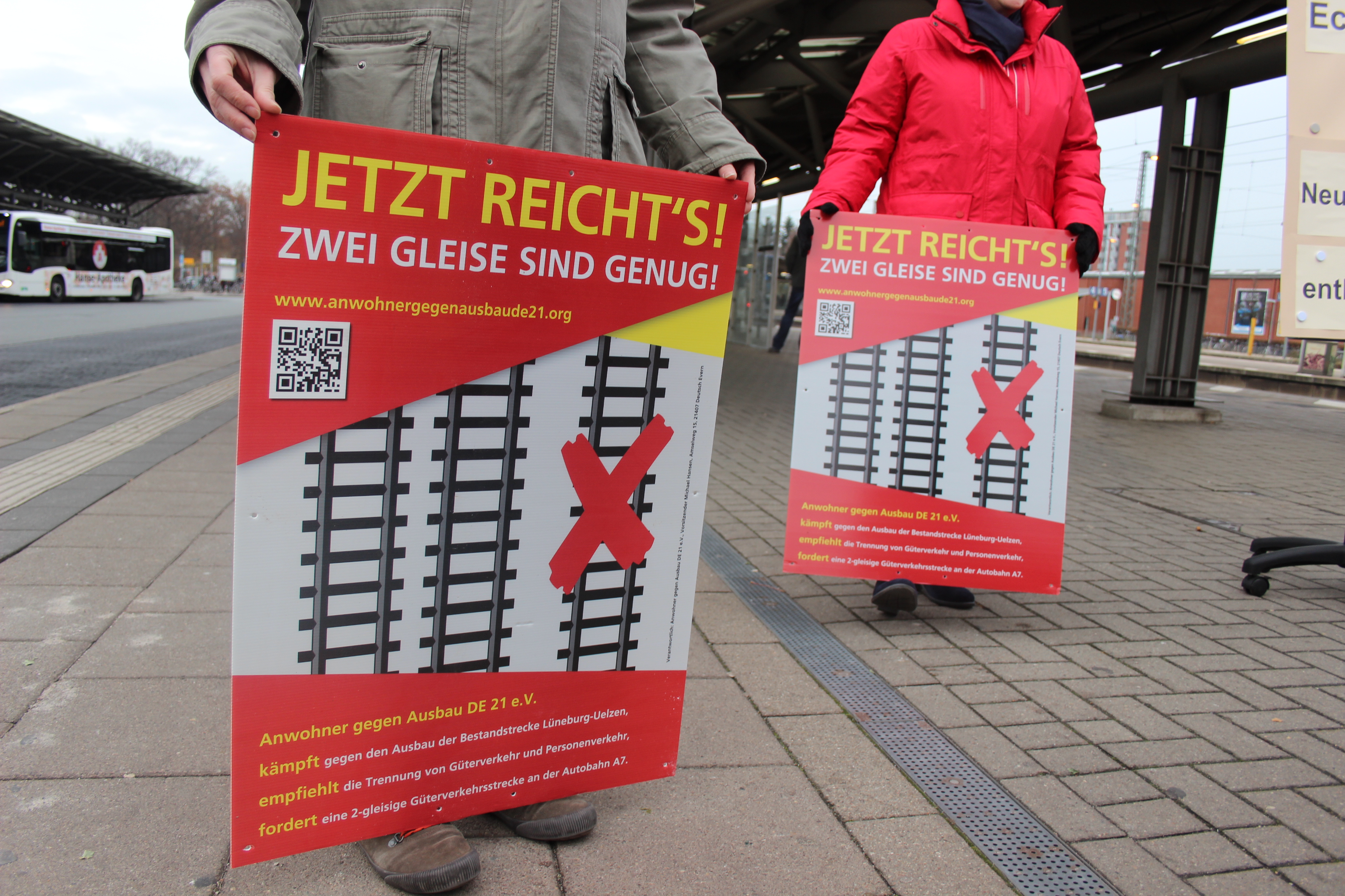 Plakate des Schienenausbauprogrames Y.