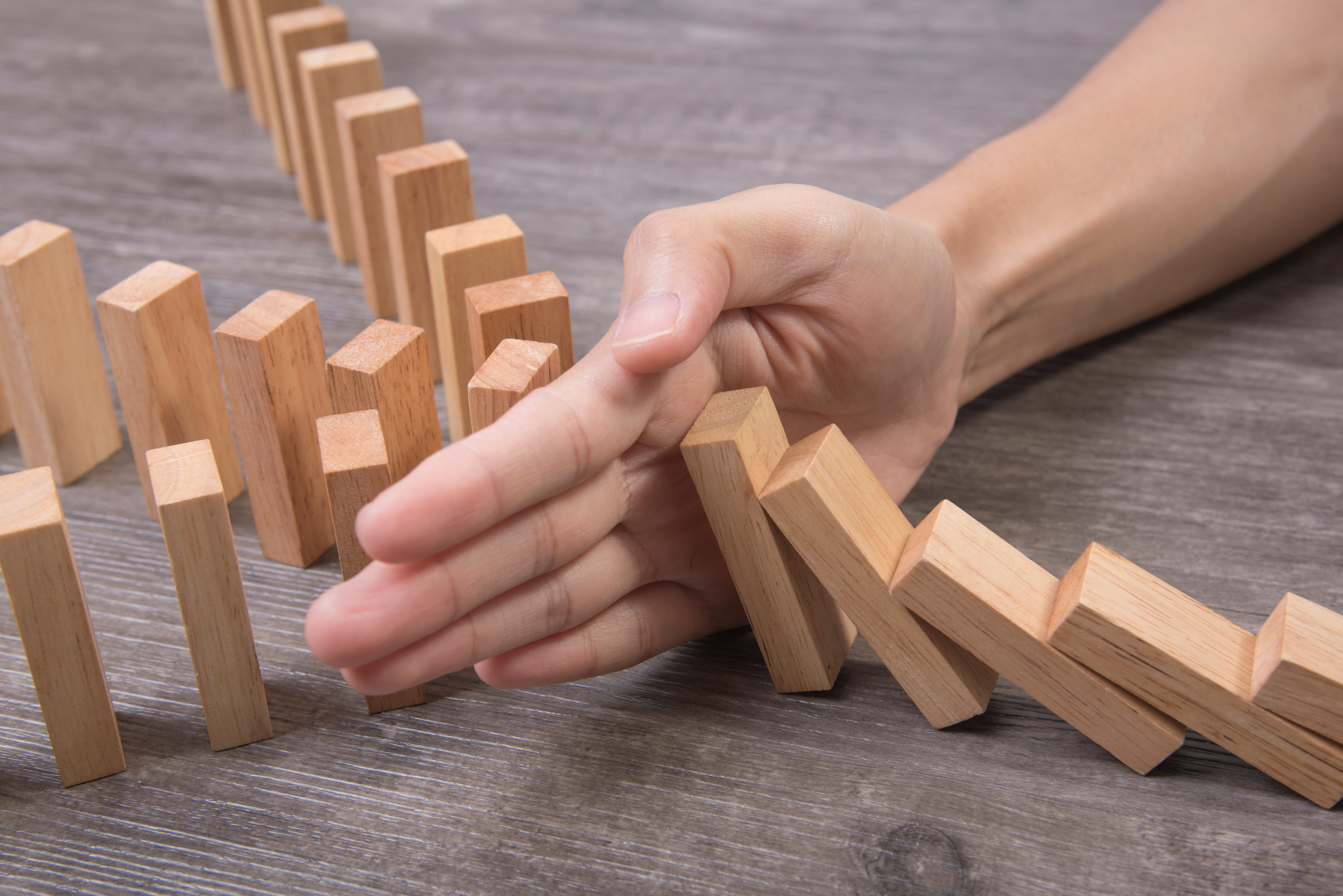 Jugendliche nebeneinander mit offenen Gedanken