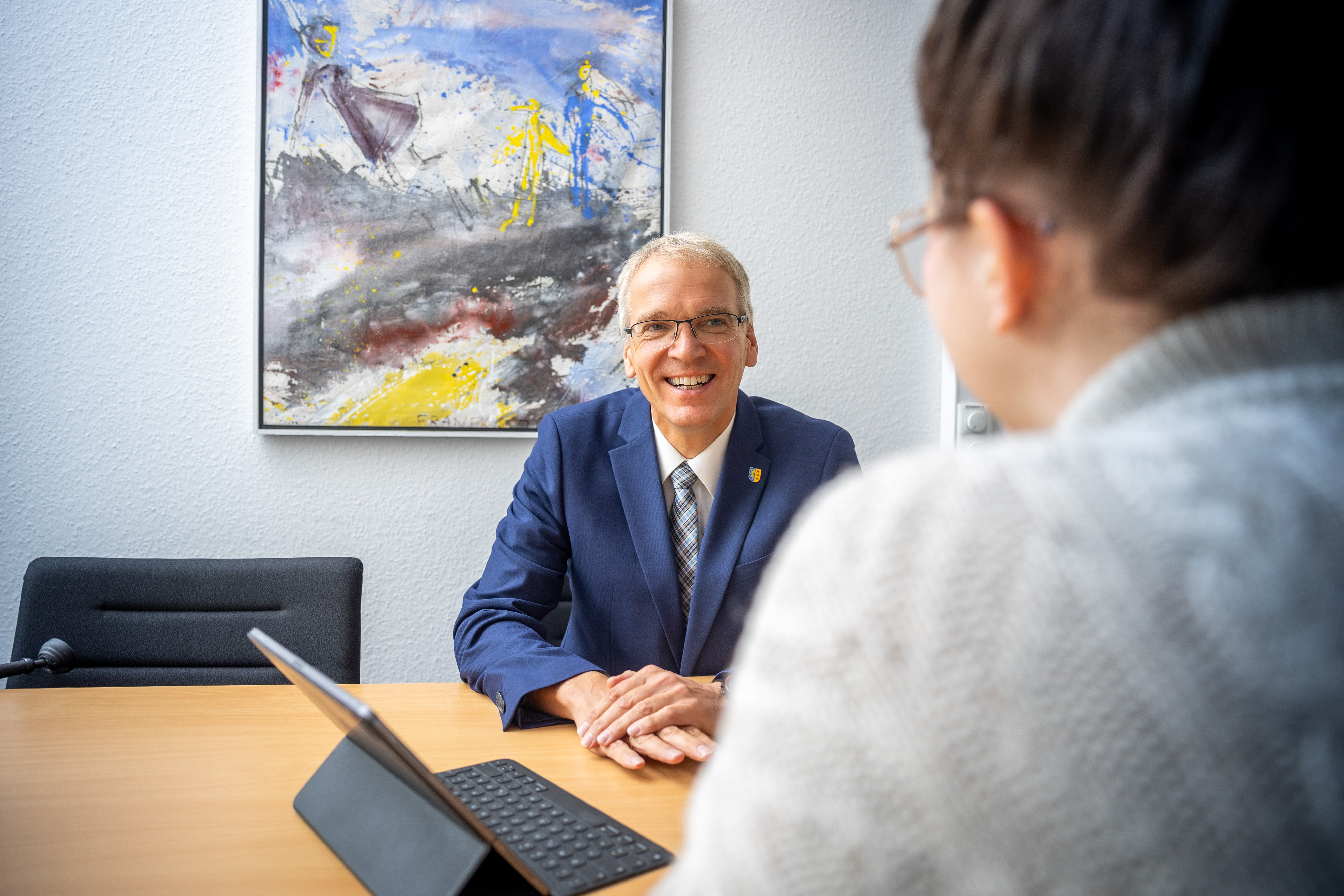 Portraitaufnahme von Landrat Jens Böther.