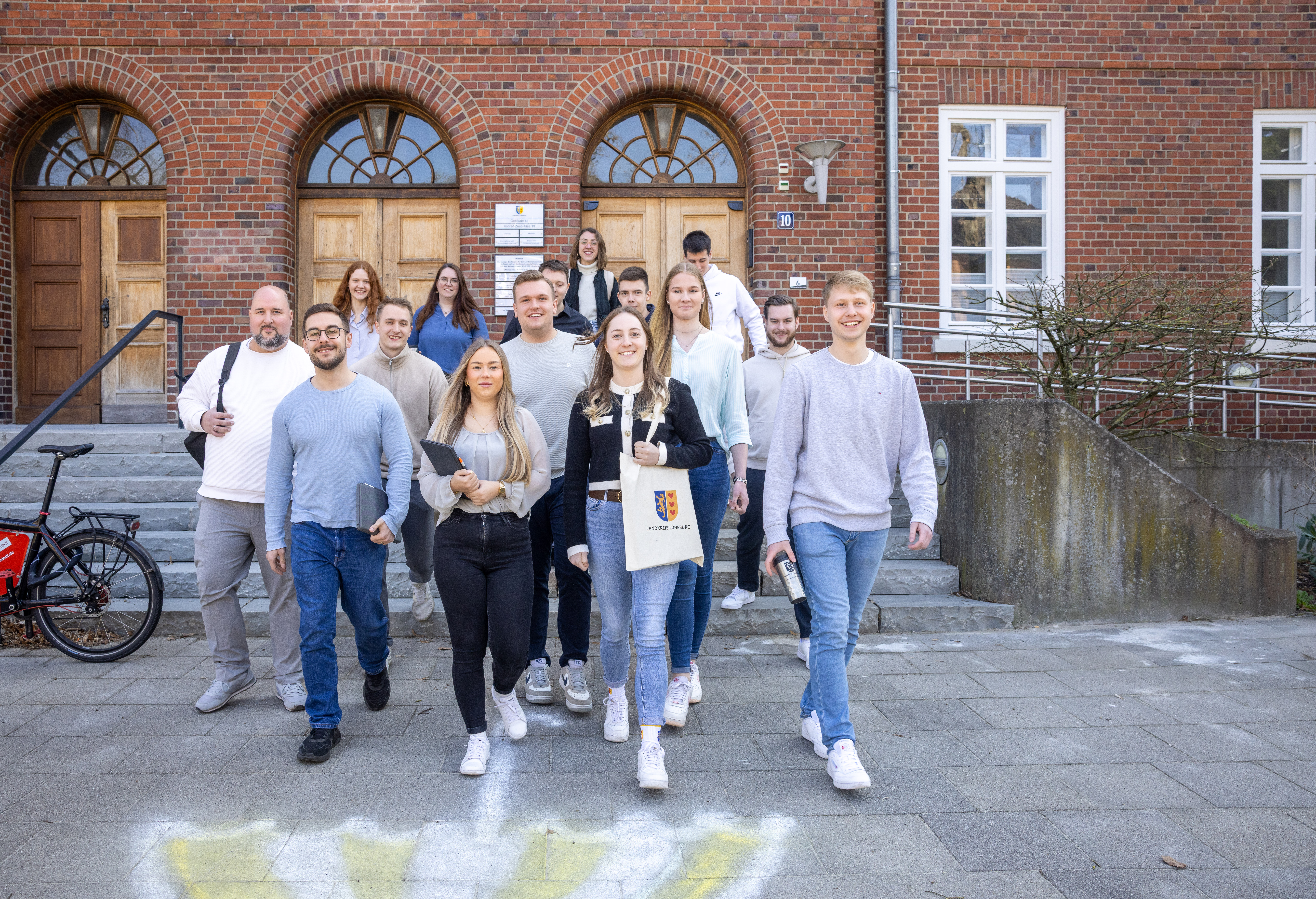 Ein Gruppenfoto der Azubis des Landkreises Lüneburg.